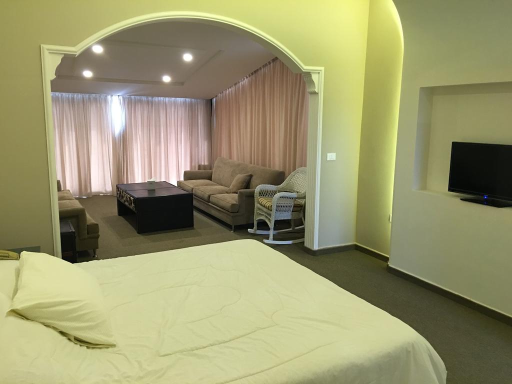 Platinum Hotel Tyr Extérieur photo