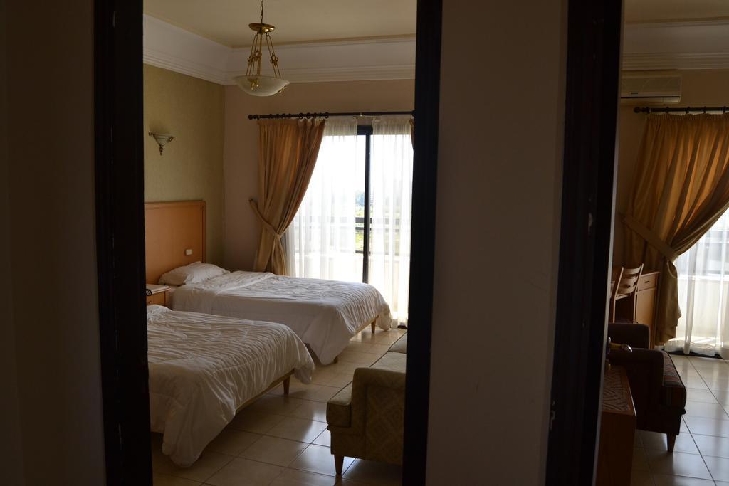 Platinum Hotel Tyr Extérieur photo
